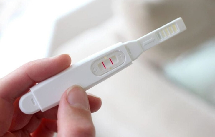 Nếu thấy xuất hiện vài biểu hiện có thai sớm thì bạn có thể cân nhắc dùng que thử thai