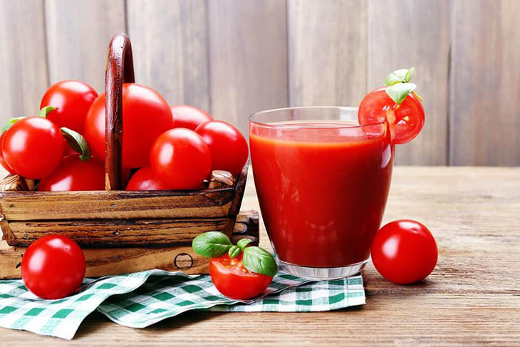 Nước ép cà chua và dứa có rất nhiều công dụng đối với sức khỏe